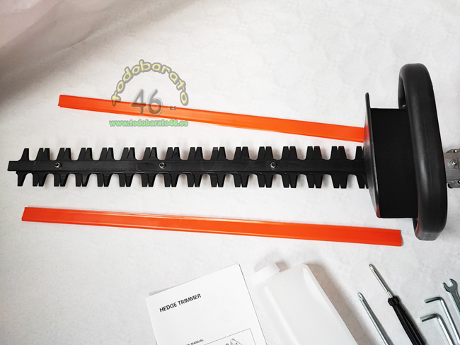 Cortasetos HT230: Potencia de 25cc y Cuchilla de 60cm con Mango Giratorio